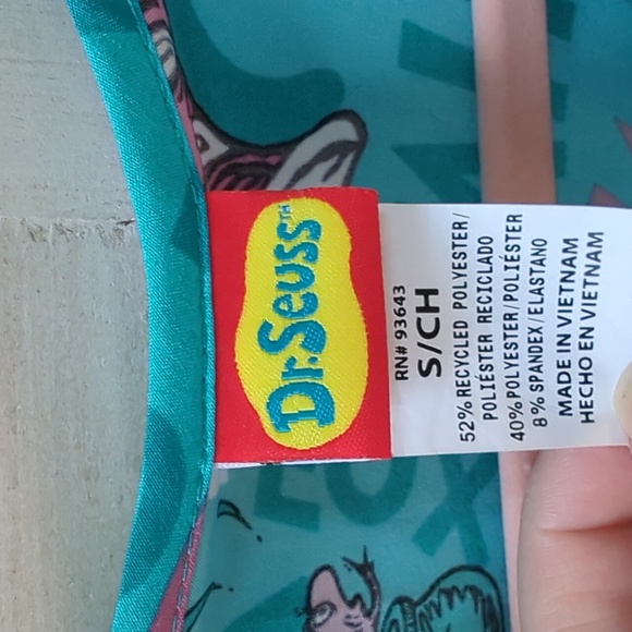 Dr Seuss, cat in the hat scrub top. Small - Picture 2 of 6
